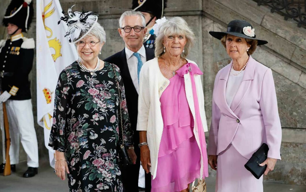 Prinsessan Birgitta med systrarna Christina, Désirée och svågern Tord Magnusson. Tyvärr får Birgitta inte återförenas med sina systrar på drottningens stora fest. Prinsessan Birgitta