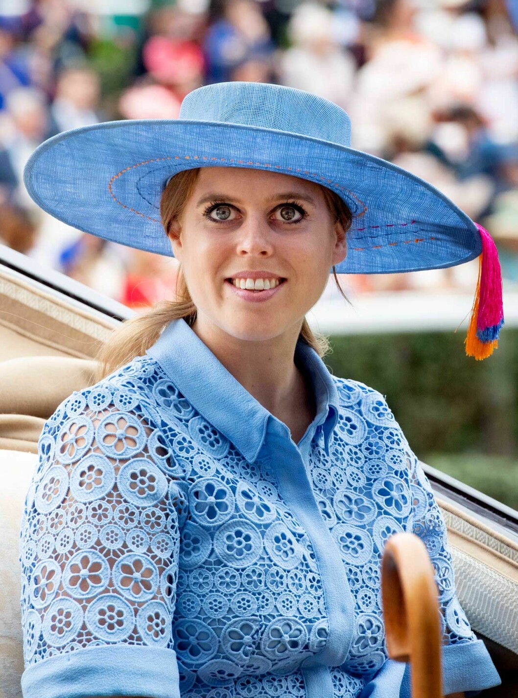 Sarahs ena dotter prinsessan Beatrice av York på Royal Ascot 2019. Sarahs ena dotter prinsessan Beatrice av York på Royal Ascot 2019.