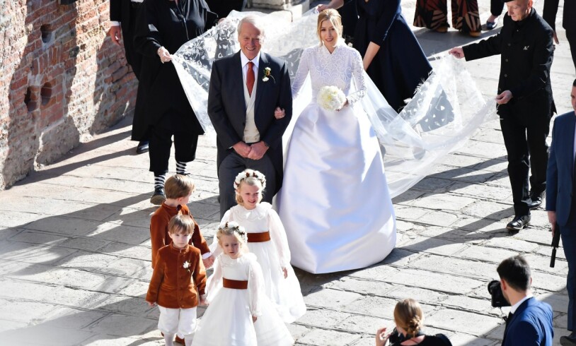 Géraldine Guyot med sin pappa på väg till ceremonin.