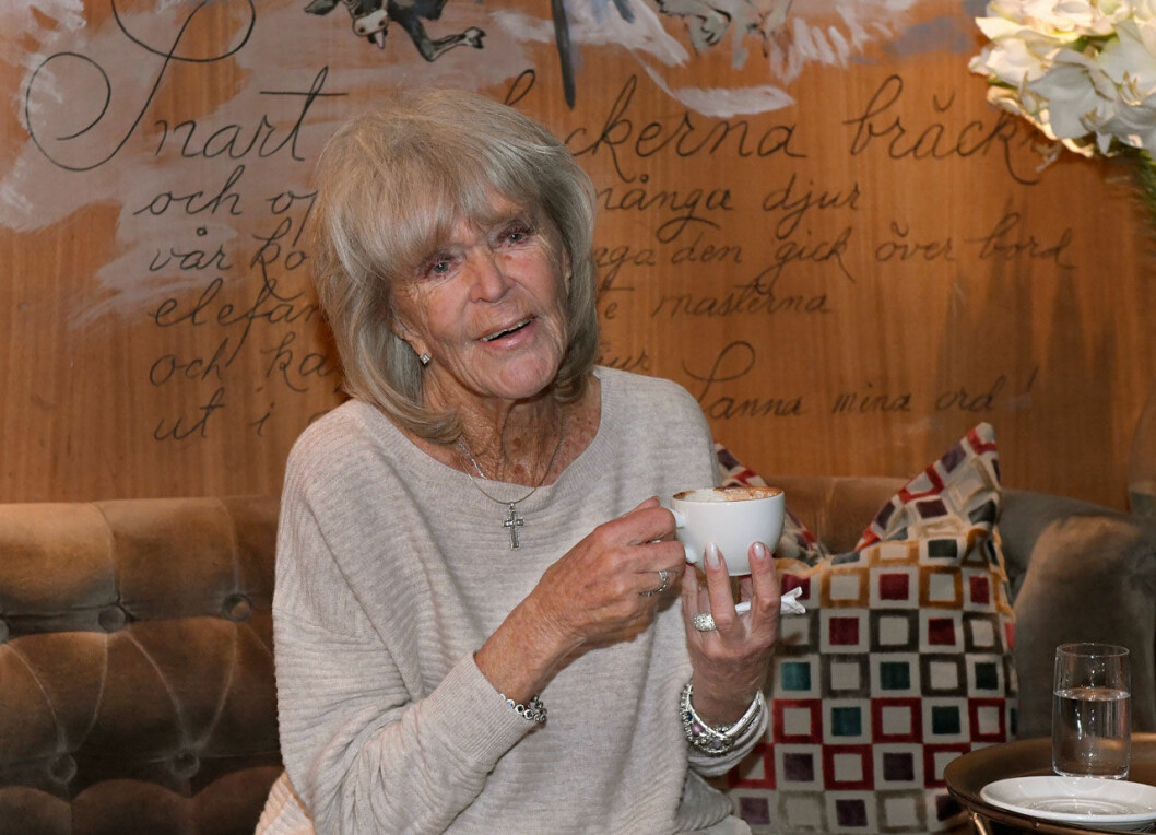 ”Det är faktiskt Swarovskikristaller, men jag älskar den!” säger prinsessan Birgitta om sin glittrande power-ring. Svensk Damtidning träffar prinsessan Birgitta för en intervju.