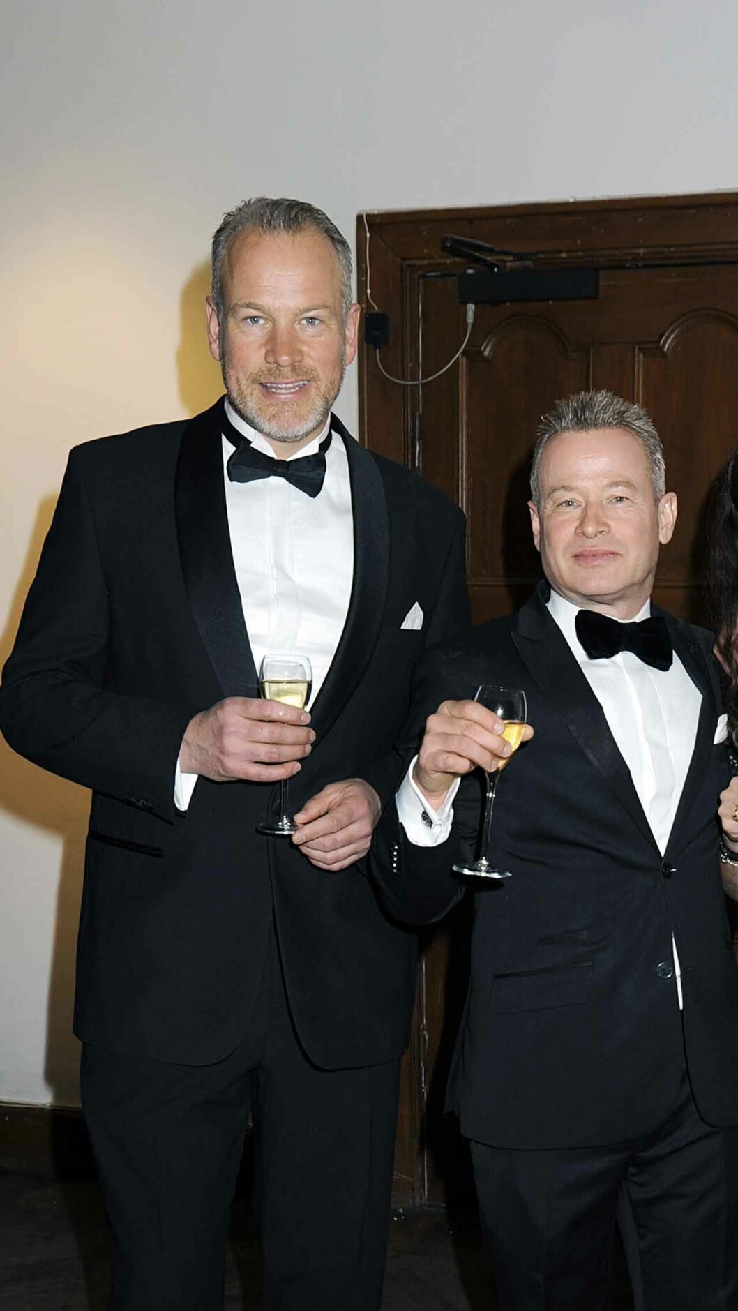Friherre Theodor Adelswärd och godsägaren Carl Rosén skålade för kvällen! Friherre Theodor Adelswärd och godsägaren Carl Rosén skålade för kvällen!
