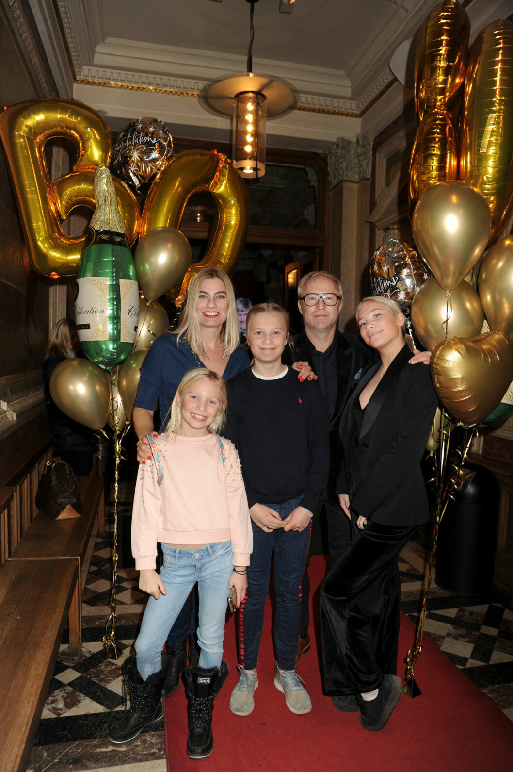 Bosses dotter Jill Parnevik med maken Per-Ulrik Johansson och döttrarna Luna, Nova och Stella.