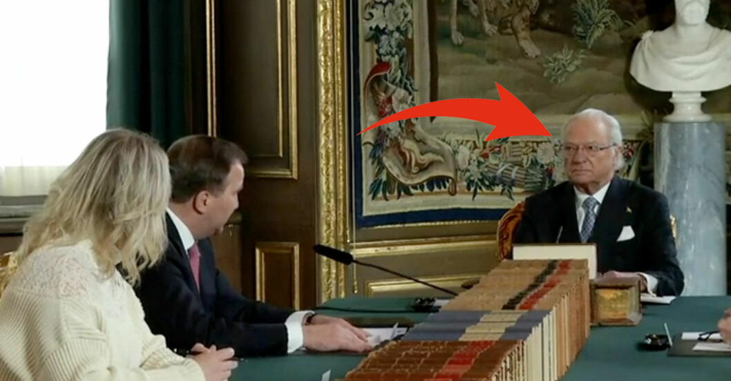 Kungen mötte blick med Stefan Löfven – men inte med tv-tittarna. Kungen mötte blick med Stefan Löfven – men inte med tv-tittarna.