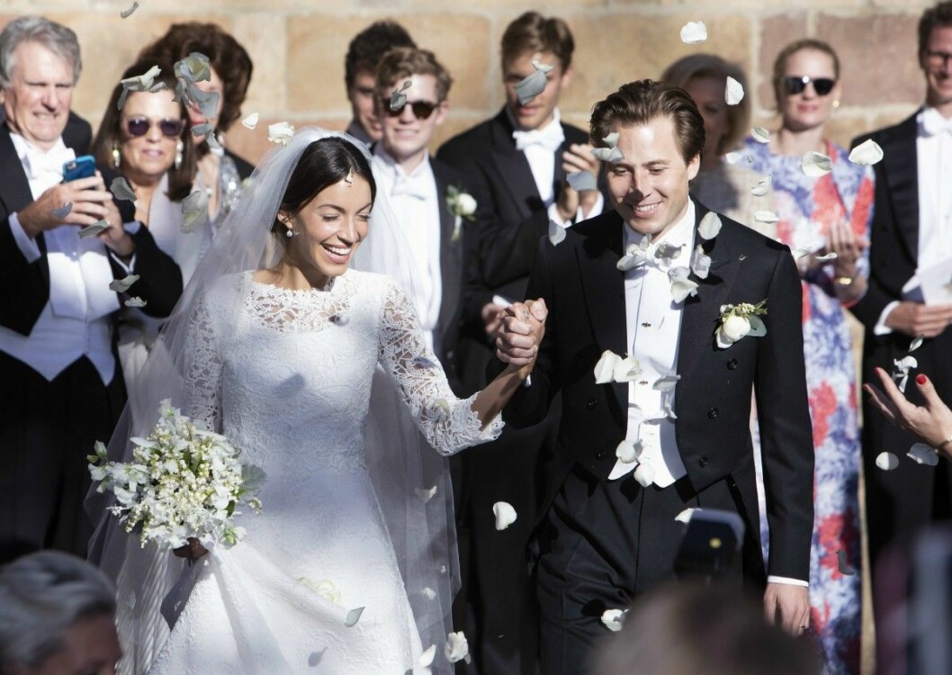 Svensk Damtidning var enda tidning på plats när Joen Bonnier, son till Expressens huvudägare Carl-Johan Bonnier, gifte sig med Jessica Crawley från London. Joen Bonnier, son till Expressens huvudägare Carl-Johan Bonnier, gifte sig med Jessica Crawley från London. Vigseln ägde rum i Hedvig Eleonora kyrka i Stockholm.