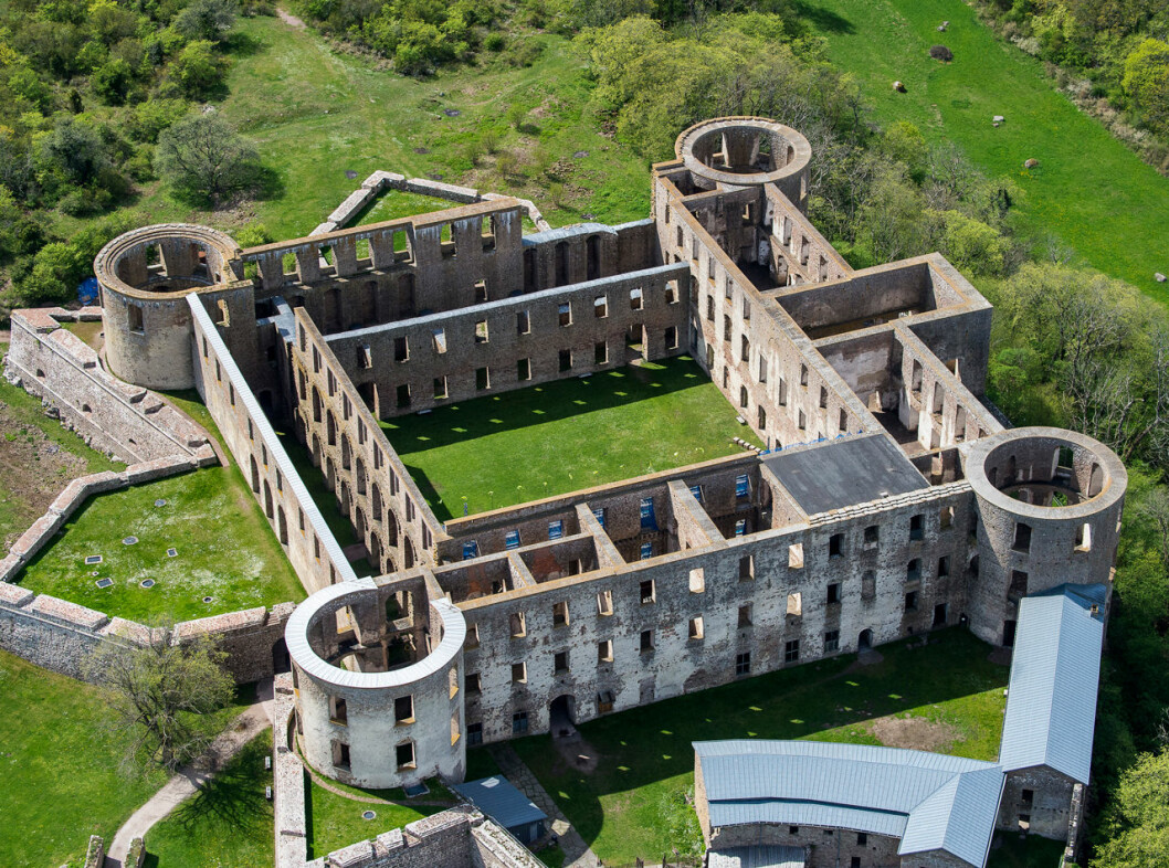 Borgholms slott. En gång var detta Karl X Gustavs storslagna 1600-talspalats, men efter den stora branden år 1806 är det bara murarna kvar. Borgholms slott, där kronprinsessan Victoria firades på Victoriadagen 2020