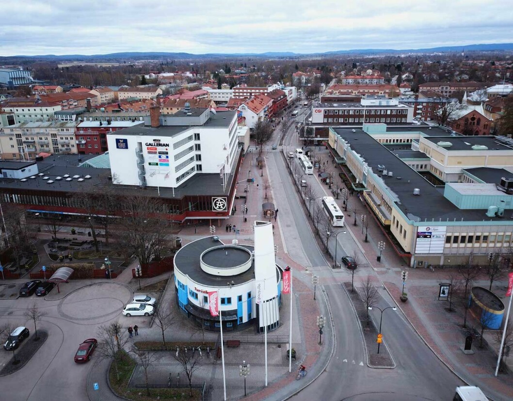 Borlänge by day. Håller du med om att detta är ocharmigaste stan? Vy över Borlänge som valts till Sveriges fulaste stad. Därför kommer kungaparet på besök på Nationaldagen.