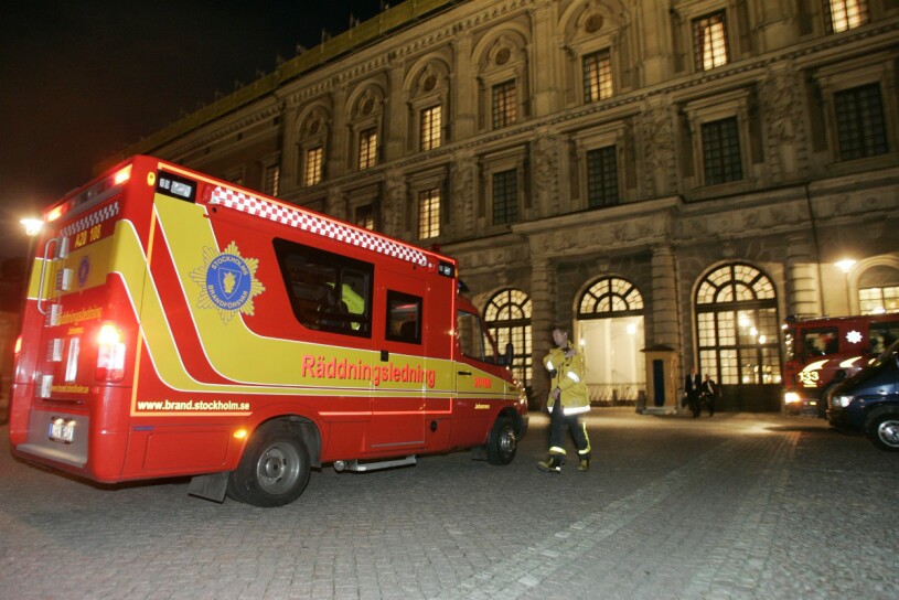 Full utryckning till slottet år 2005 – samtidigt som kungaparet satt till bords i paradmatsalen tillsammans med Malaysias kungafamilj. Brandlarm Stockholms slott 2005