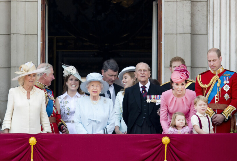 Drottning Elizabeth och prins Philip, prins William, prinsessan Kate, prins George och prinsessan Charlotte, prins Harry, dåvarande prins Charles, prins Harry, Camilla, prinsessan Eugenie and prinsessan Beatrice