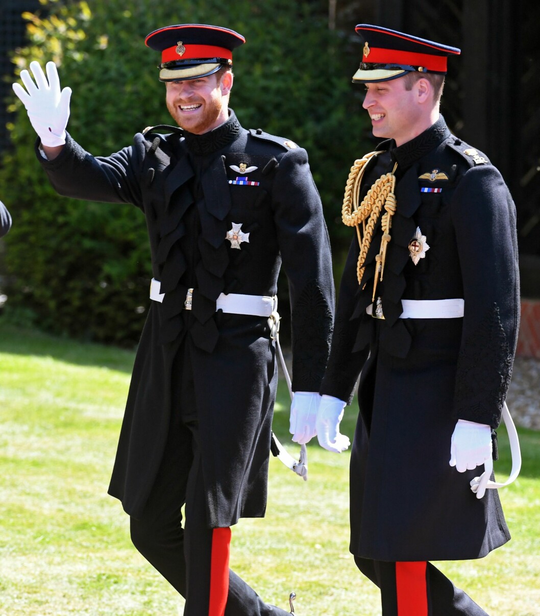 Glada miner på bröderna under bröllopet, men sanningen var någon annan. Prins Harry och prins William