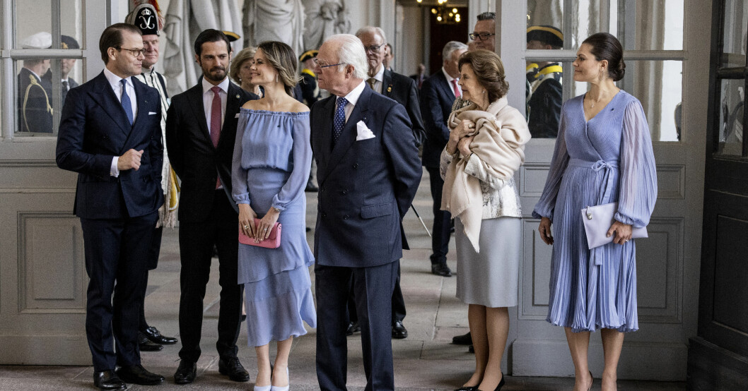 Två vackra prinsessor i lila!