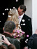 Nicole de Geer kysser sin make Jacob på deras bröllop