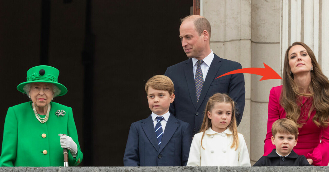 Drottning Elizabeth II, prins William, hertiginnan Kate, prins George, prinsessan Charlotte och prins Louis på Buckingham Palace