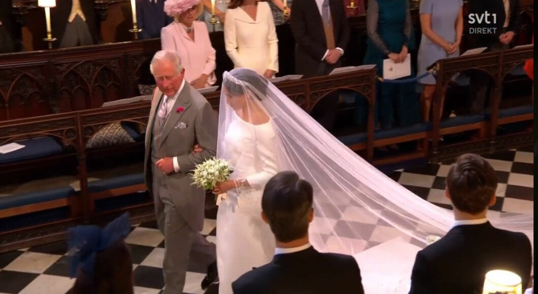 Meghan Markle och prins Charles i kyrkan.