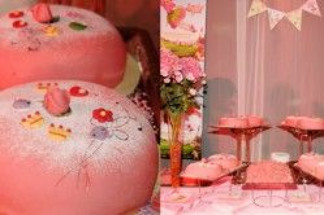 Som en rosa flickdröm var det inne i foajén på biograf Saga och det bjöds på smarrig rosa prinsesstårta.