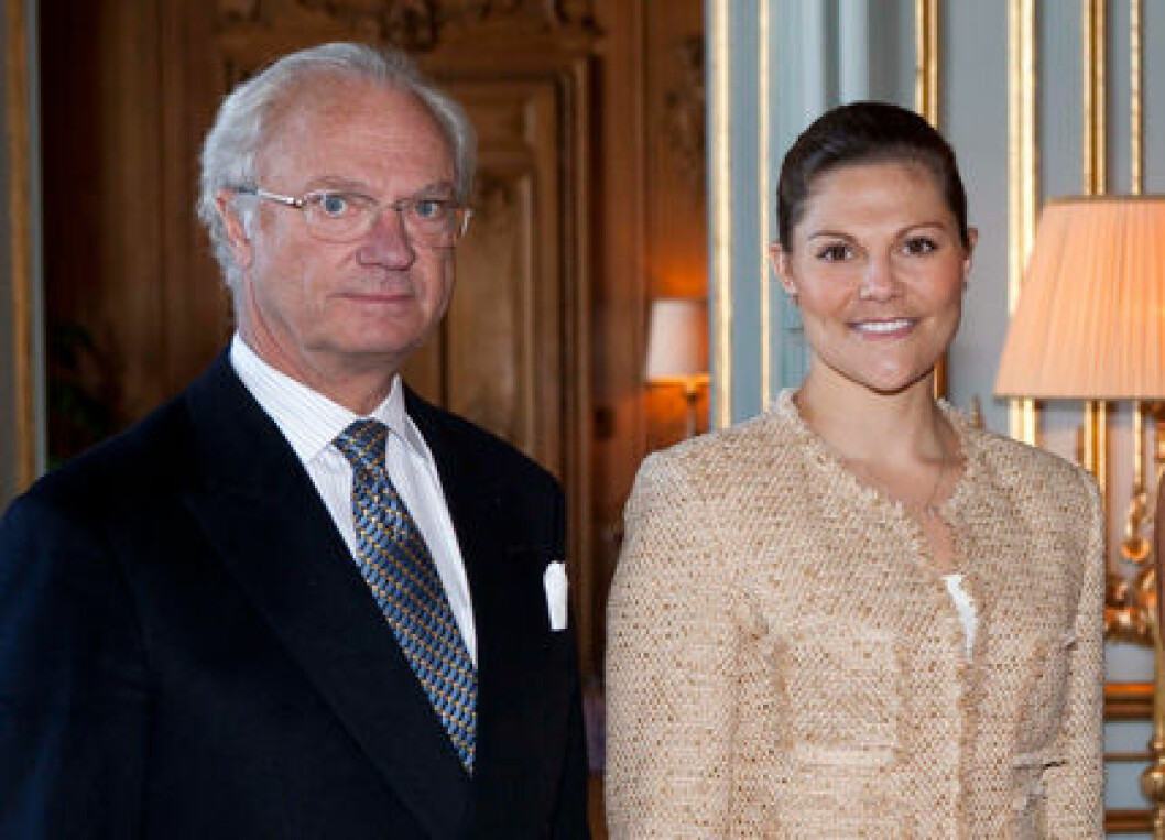 Kronprinsessan vill överlämnas av pappa kungen vid vigseln. carl-gustaf-victoria