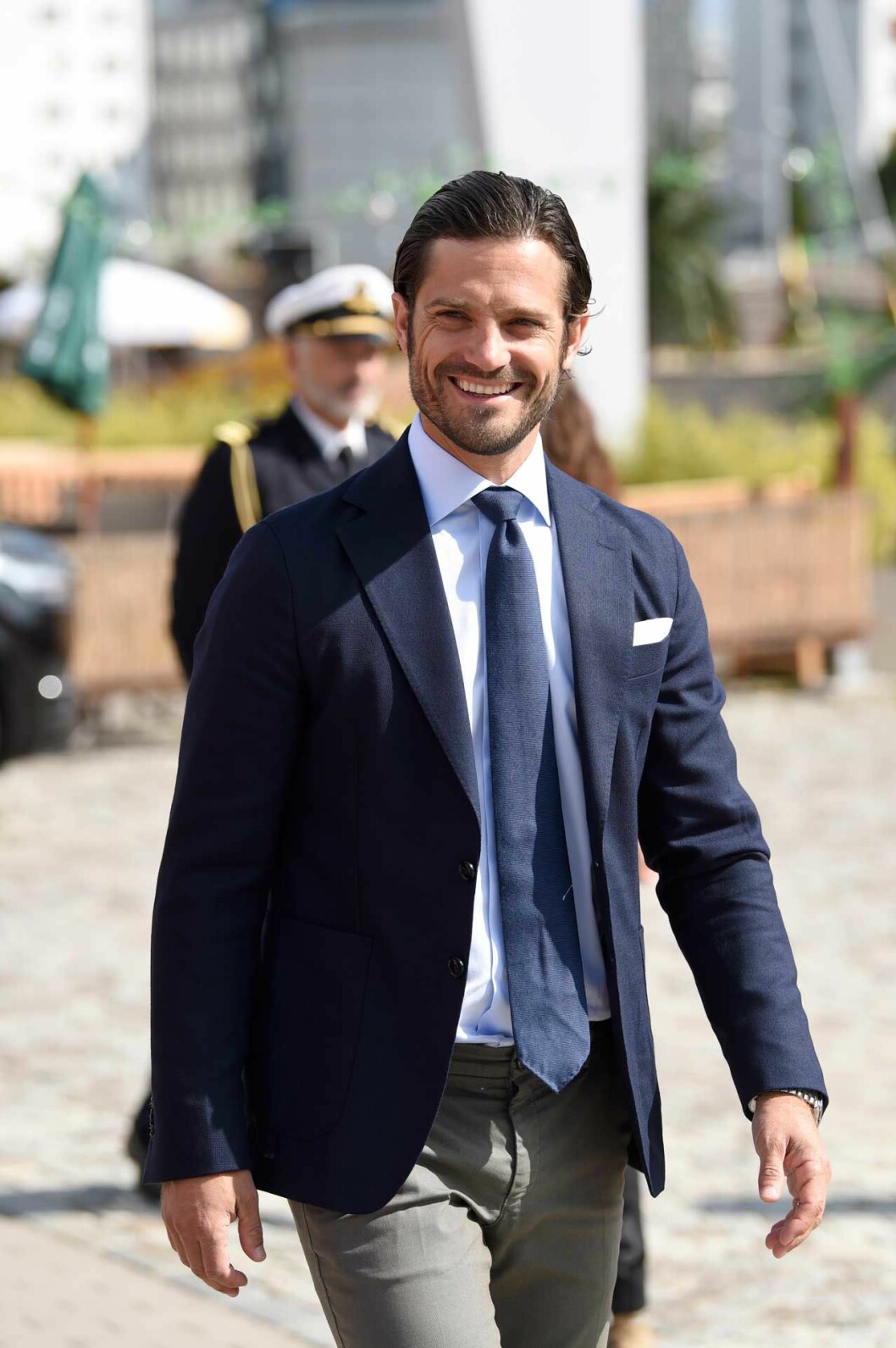 Prins Carl Philip är mycket stolt över de nya produkterna. Prins Carl Philip