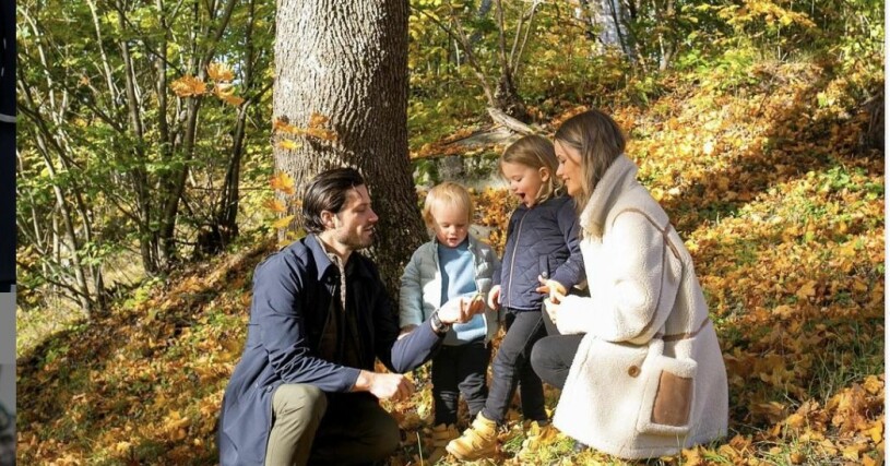 Hela prinsfamiljen sitter nu i karantän hemma på Villa Solbacken. Inte helt enkelt att sysselsätta en treåring och en fyraåring når man själv är sjuk... Carl Philip och Sofia med familj