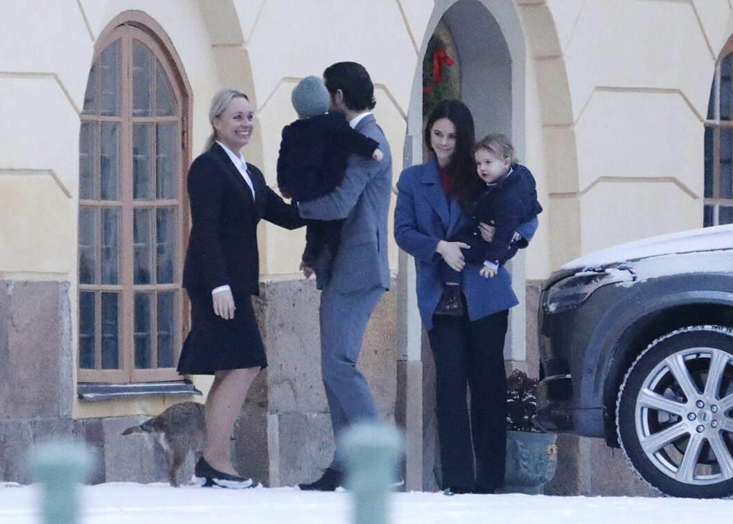 Prins Carl Philip med familj anländer till Drottningholm 23 december förra året för att fira drottningens födelsedag. Carl Philip och Sofia