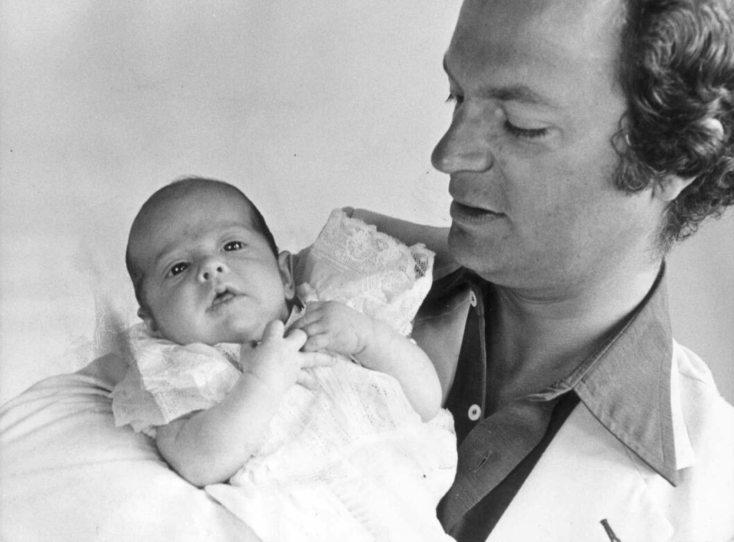 Stolt pappa med sin nyfödda son. Stolt pappa med sin nyfödda son.