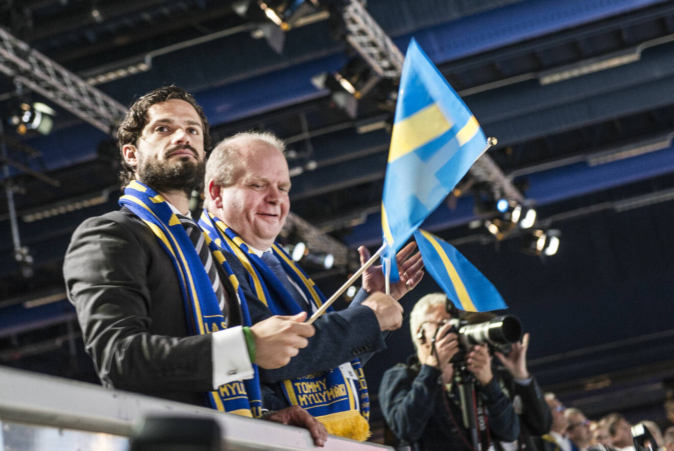 Prins Carl Philip och landsbygdsminister Eskil Erlandsson på finalen av kock-EM där Sveriges deltagare Tommy Myllymäki tävlade