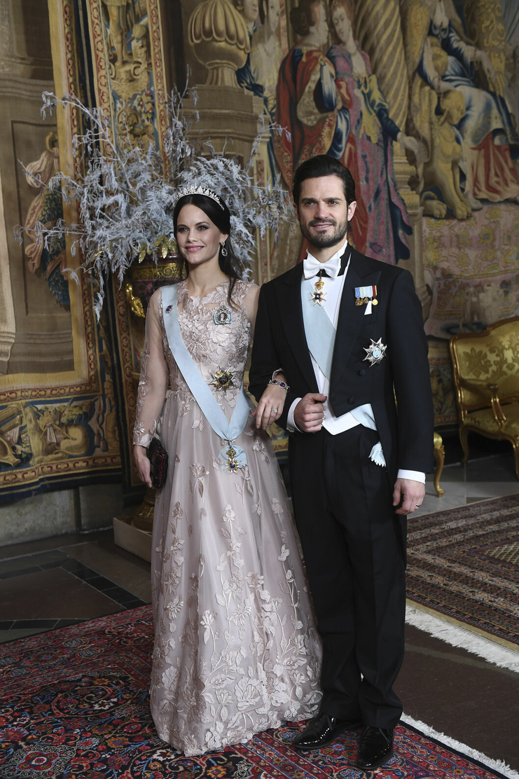På nobelmiddagen 2018 såg prinsessan Sofia och prins Carl Philip, som alltid, helt fantastiska ut. På nobelmiddagen 2018 såg prinsessan Sofia och prins Carl Philip, som alltid, helt fantastiska ut.