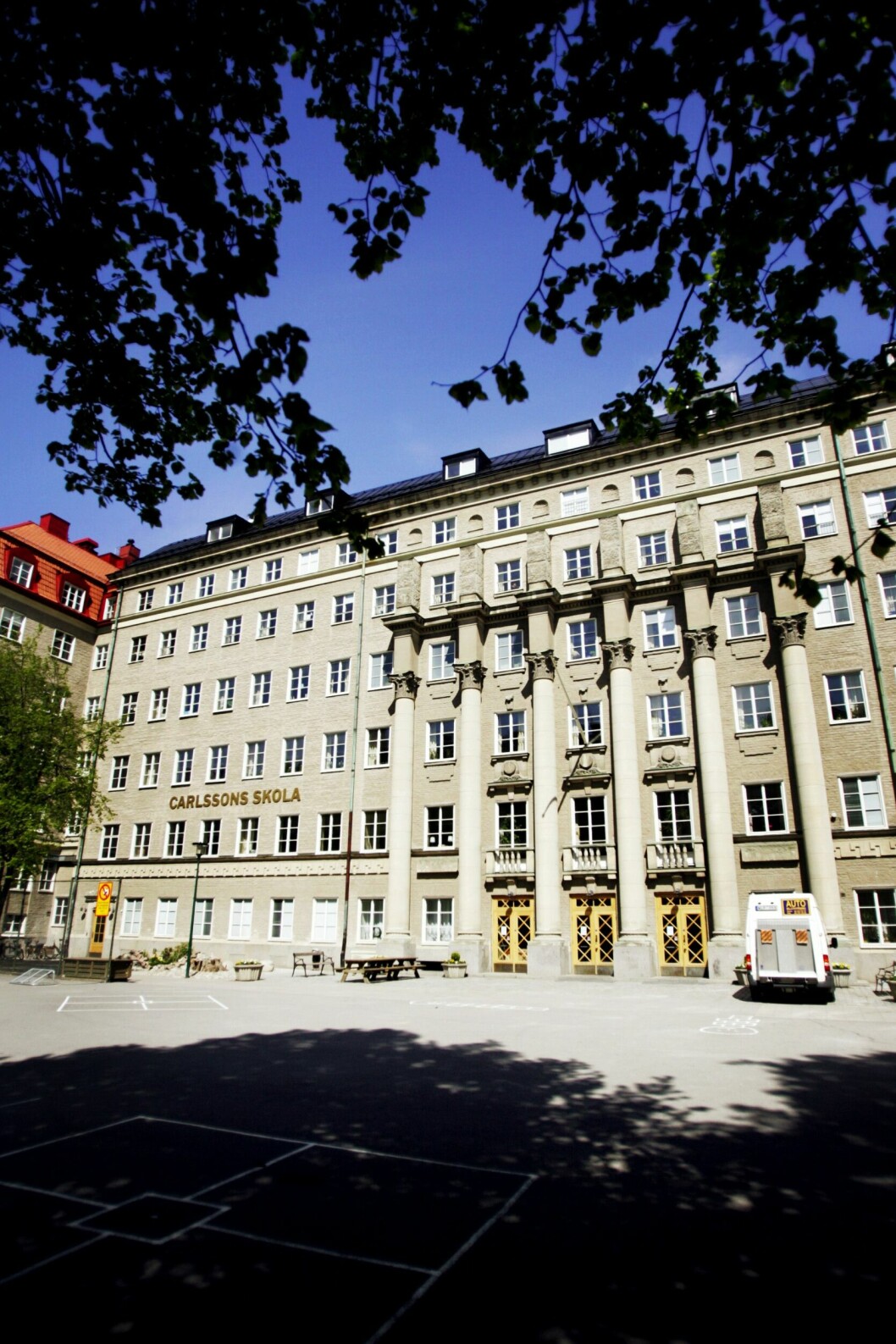 Denna anrika skola har alla tre kungabarn gått i. Carlssons skola i Stockholm