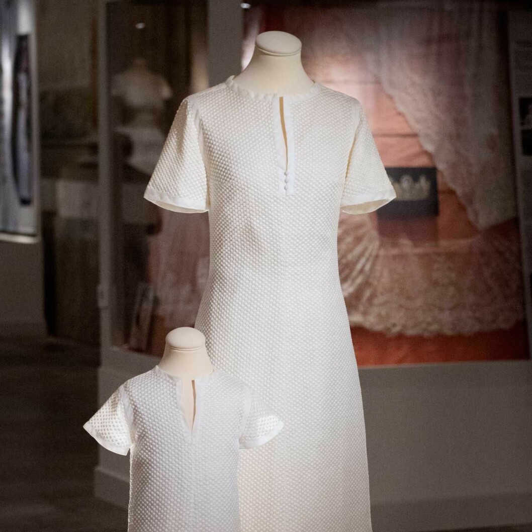 Tärnklänningen, designad av Dior. Näbbklänningarna och tärnklänningen från kungaparets bröllop, i design av Dior och Marc Bohan.