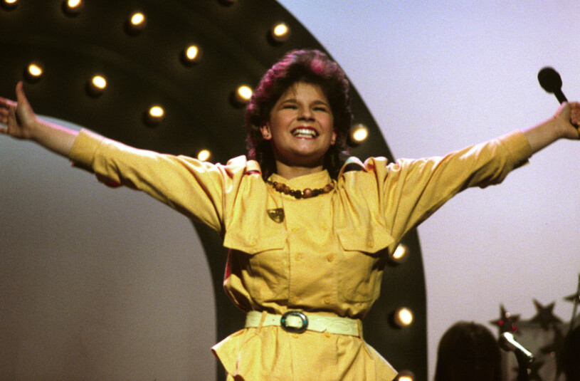 Carola 1983, när hon gick segrande med låten Främling – och hennes stora genombrott var ett faktum. Carola Häggkvist på scen i Melodifestivalen 1983