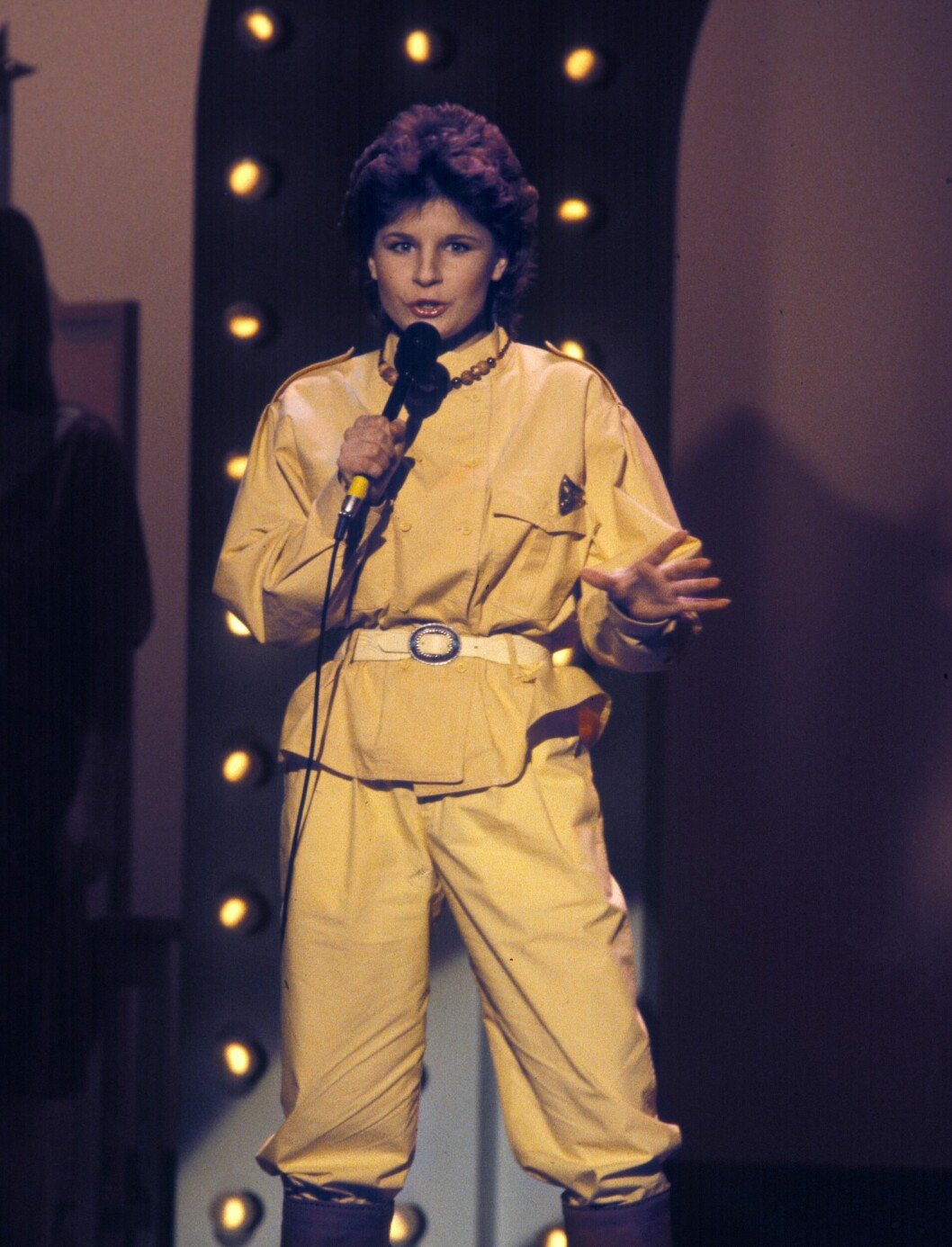 Carola 16 år gammal på scen i Melodifestivalen