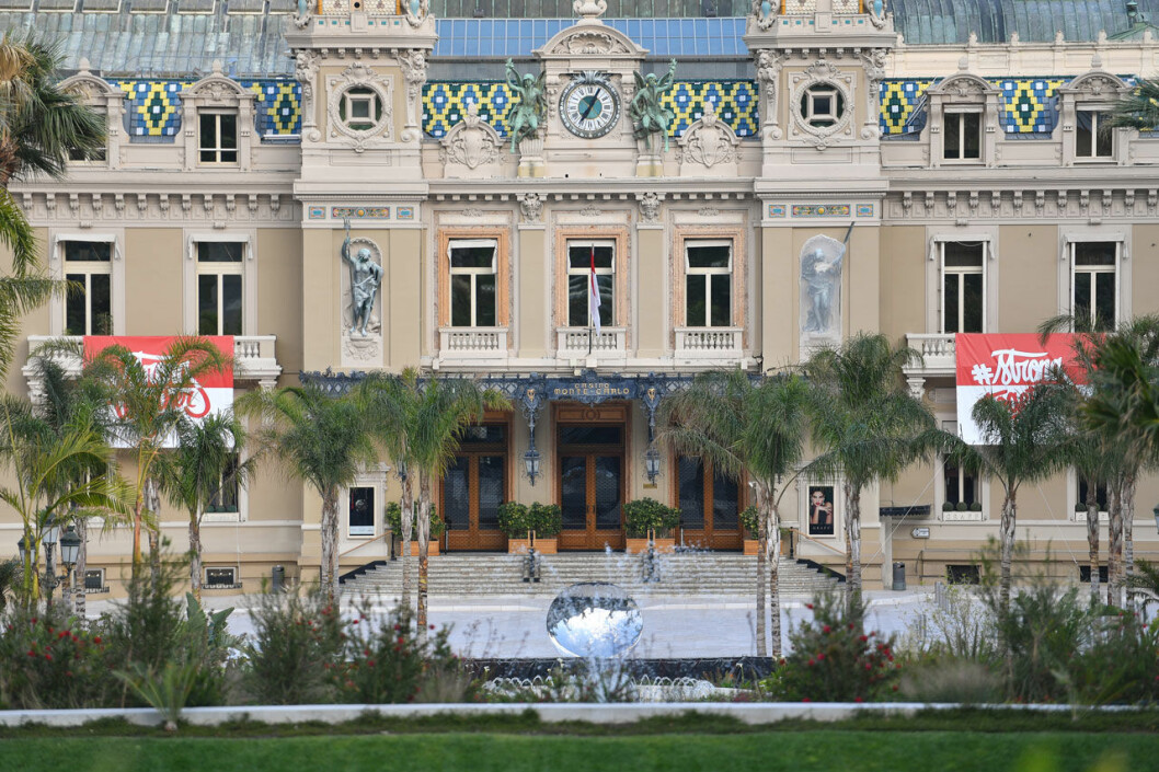 Casinot i Monaco väntar på bättre tider. Men nu kommer lättnader i Monacos lockdown. Casinot i Monaco har varit stängt under hela coronakrisen.