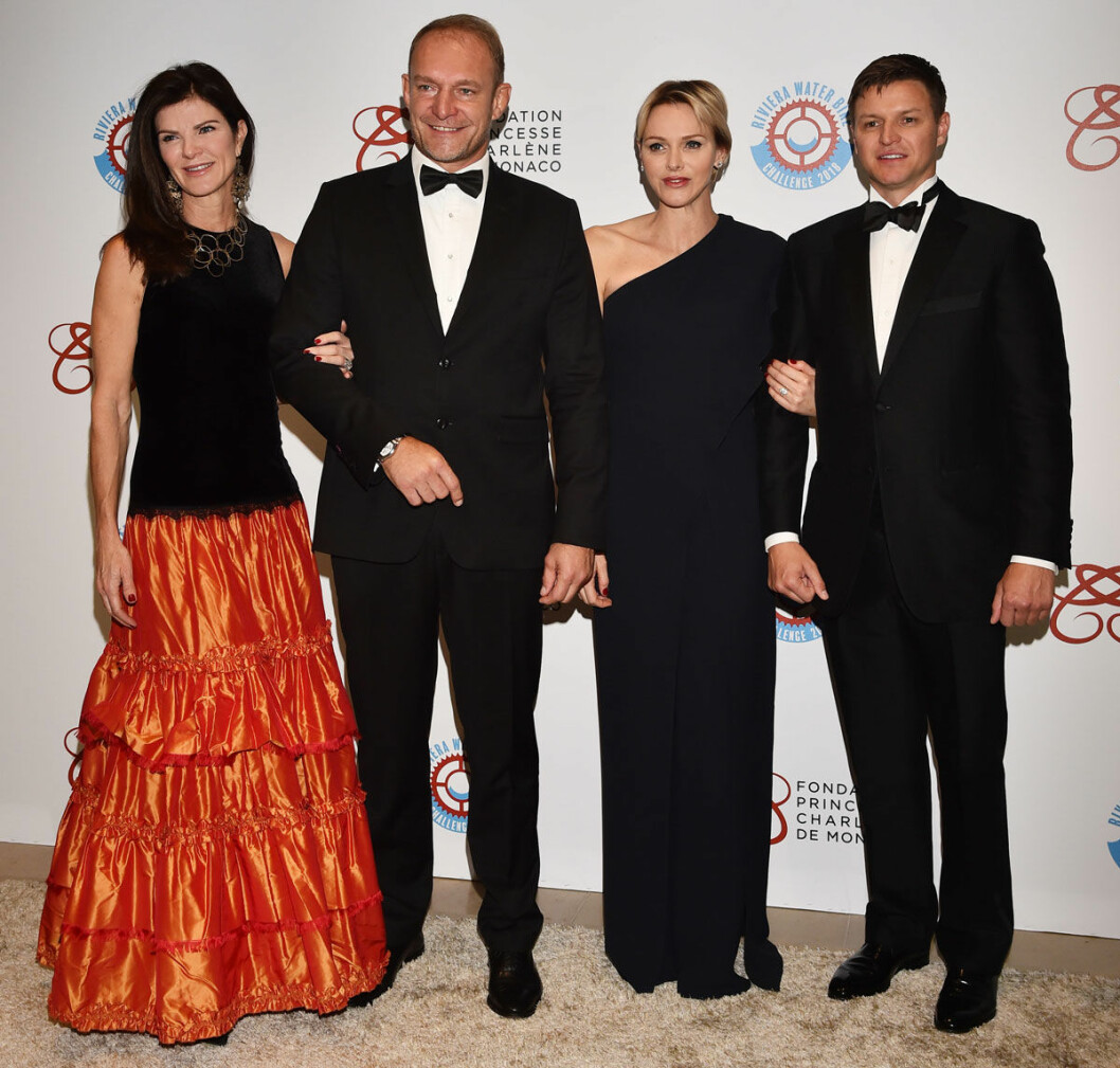 Charlene ses här med sin bror, till höger i bilden. Charlene ses här med sin bror Gareth Wittstock till höger i bilden.