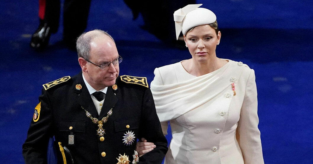Charlene var helt klart inte i balans under kröningen. Furst Albert och furstinnan Charlene