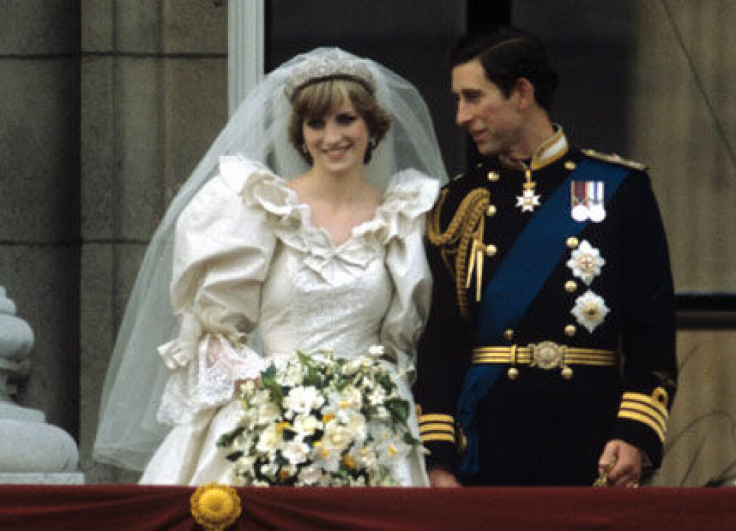 20-åriga Diana gifte sig purung med tolv år äldre prins Charles