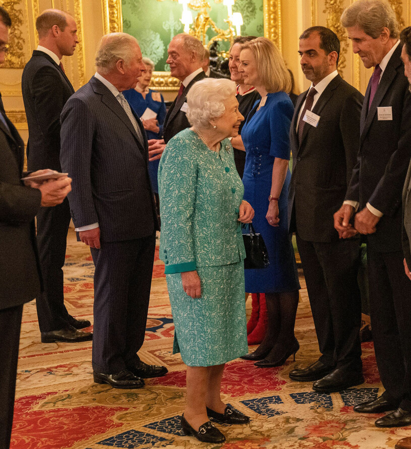 Drottningen på Windsor Castle i går – då såg hon ut att stå stadigt i power-vimlet. Drottning Elizabeth Prins Charles Prins William John Carry Windsor