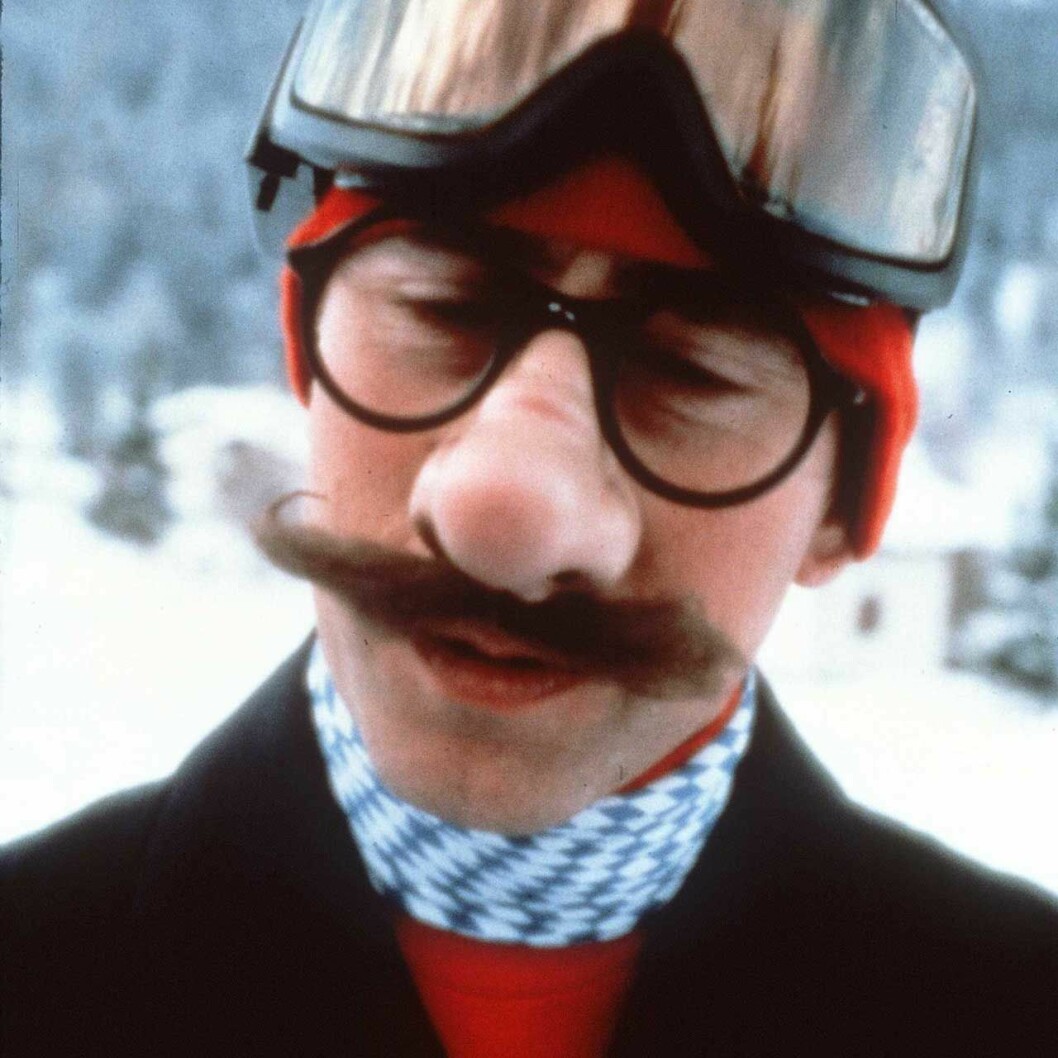 Vem skulle inte vilja hänga med prins Charles? Han verkar ju så härlig! Vem skulle inte vilja hänga med prins Charles? Han verkar ju så härlig! Här i lösmustasch.