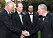 Prins Charles hälsar på golfspelarna, däribland Tiger Woods.