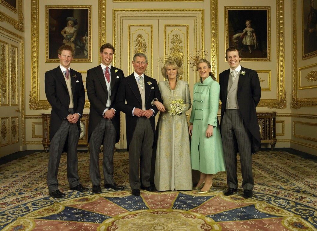 Delar av brittiska kungafamiljen på de officiella bilderna från kung Charles och Camilla Parkes Bowles äktenskap