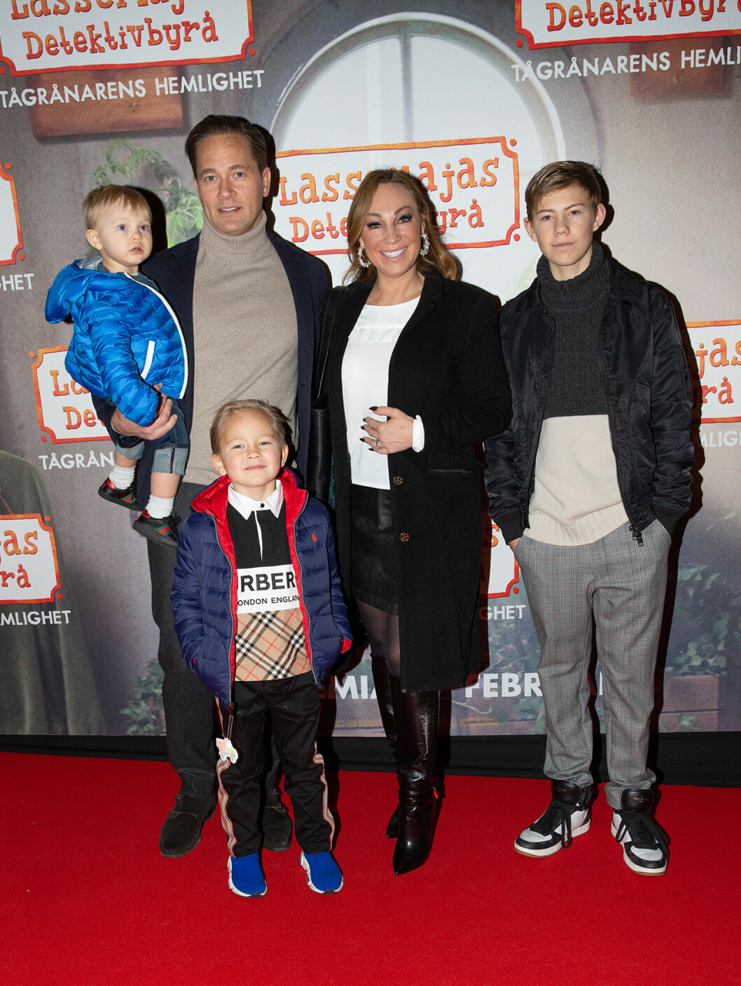 Charlotte och Anders med barnen Adrian, Alvin och Alessio. charlotte perrelli anders jensen