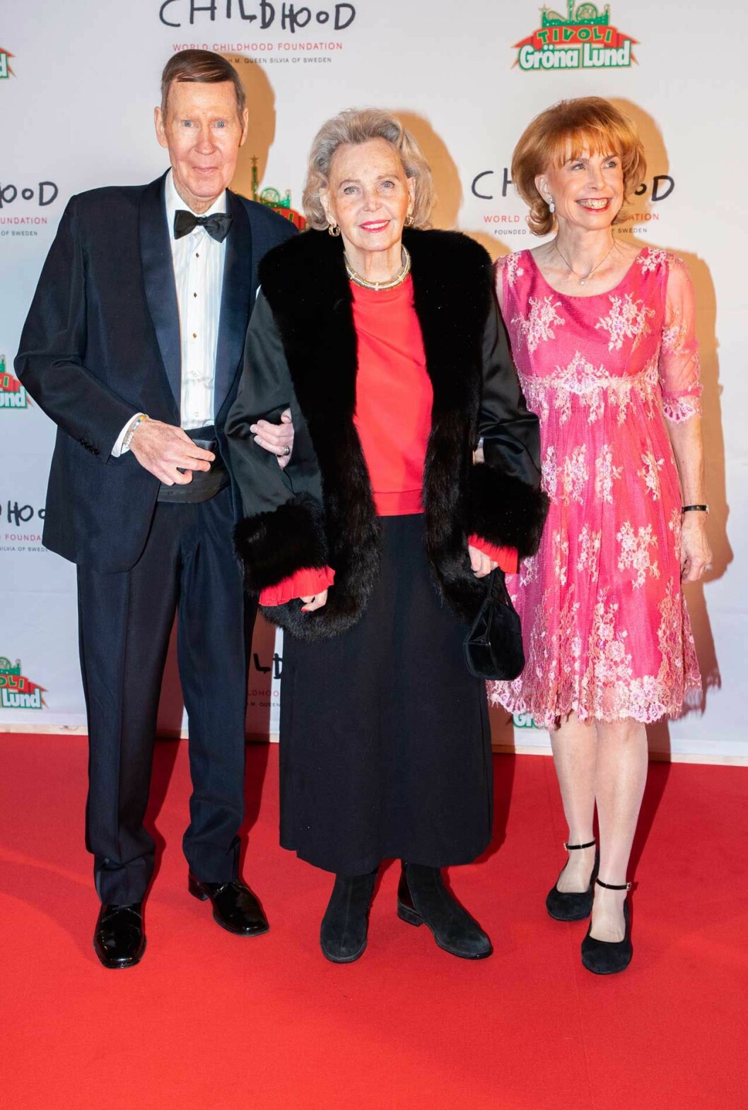Elon och Sophie Ekman med grevinnan Marianna Bernadotte. prinsessan madeleine childhood