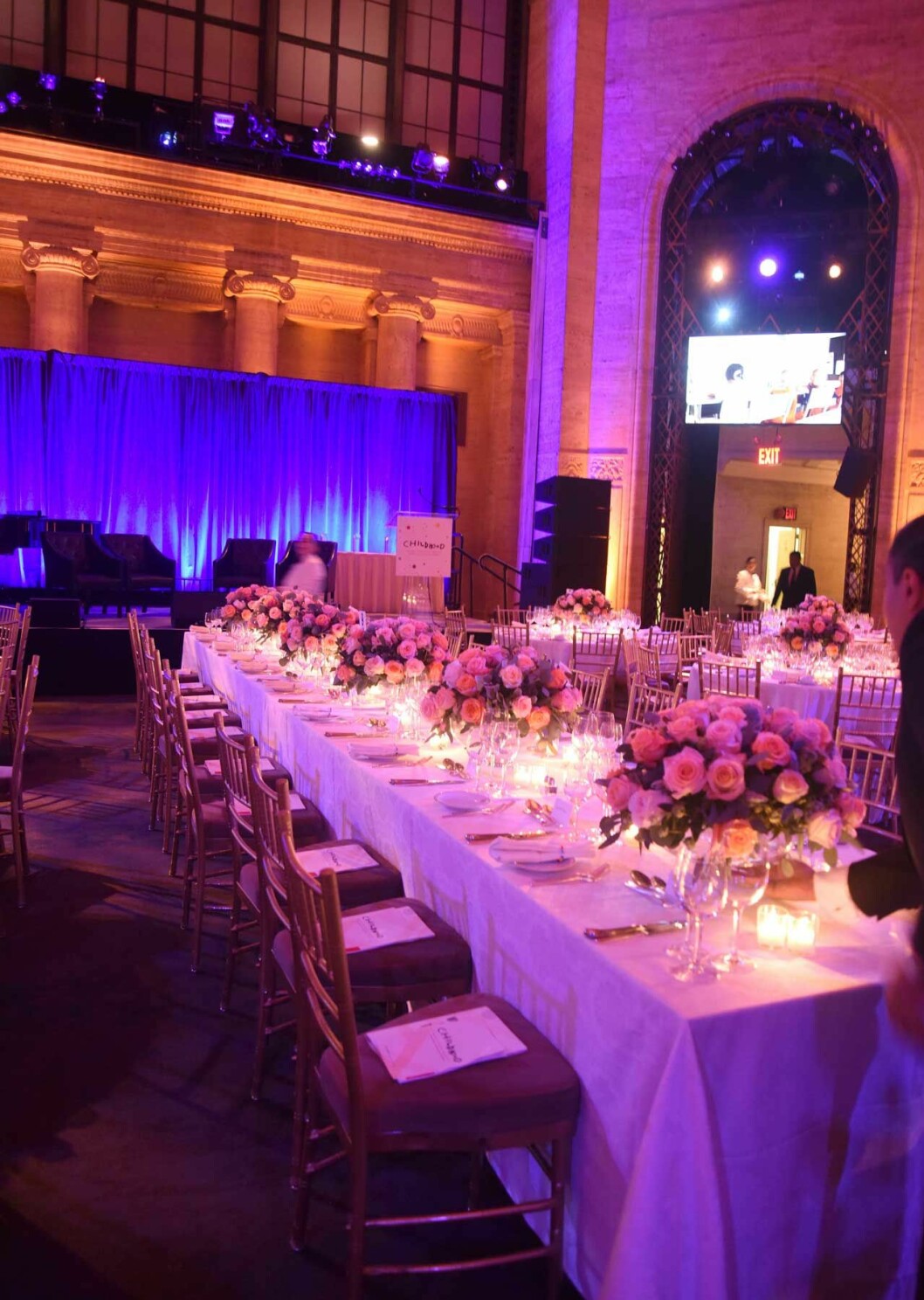 I fjol hölls galakalaset här i Cipriani’s mingelvänliga balsal från 1921, en klassisk New York-adress på 42:a gatan. Dukat på Cipriani's New York 2018 för Childhood USA:s välgörenhetsgala.