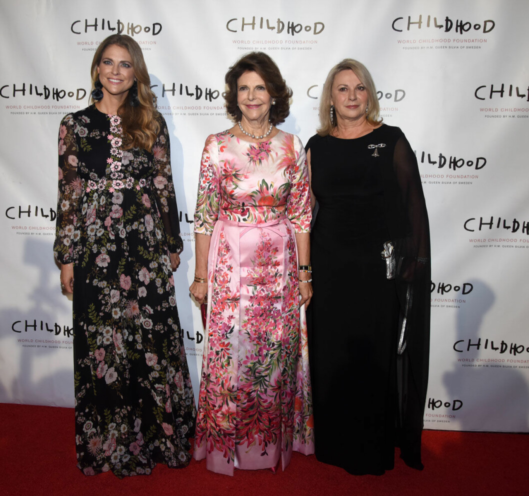 Kungligheterna välkomnades av Joanna Rubinstein. Madeleine och Silvia välkomnades av Joanna Rubinstein.