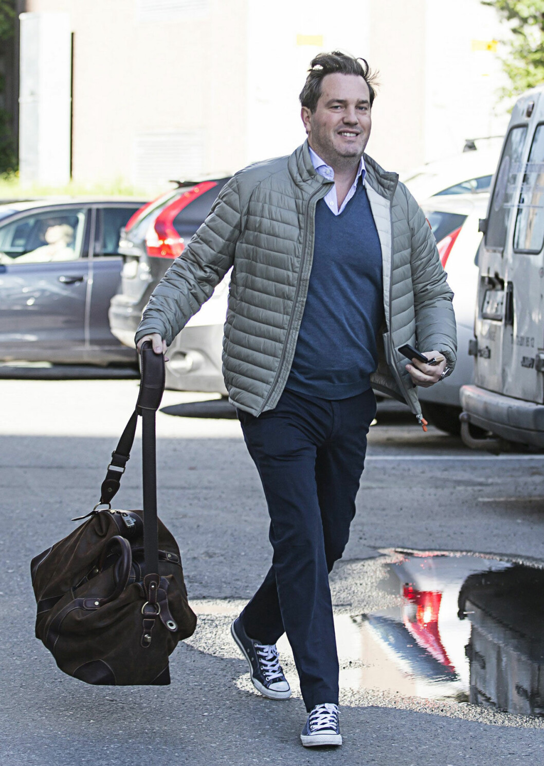 Jeans och sneakers. Detta är hans lediga look. Chris O'Neill.