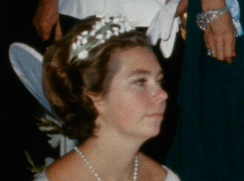 Prinsessan Christina var 21 och därmed tre år äldre än sin kusin Anne-Marie som precis fyllt 18. Prinsessan Christina 21 år tärna på sin kusin drottning Anne-Maries bröllop i Aten 1964