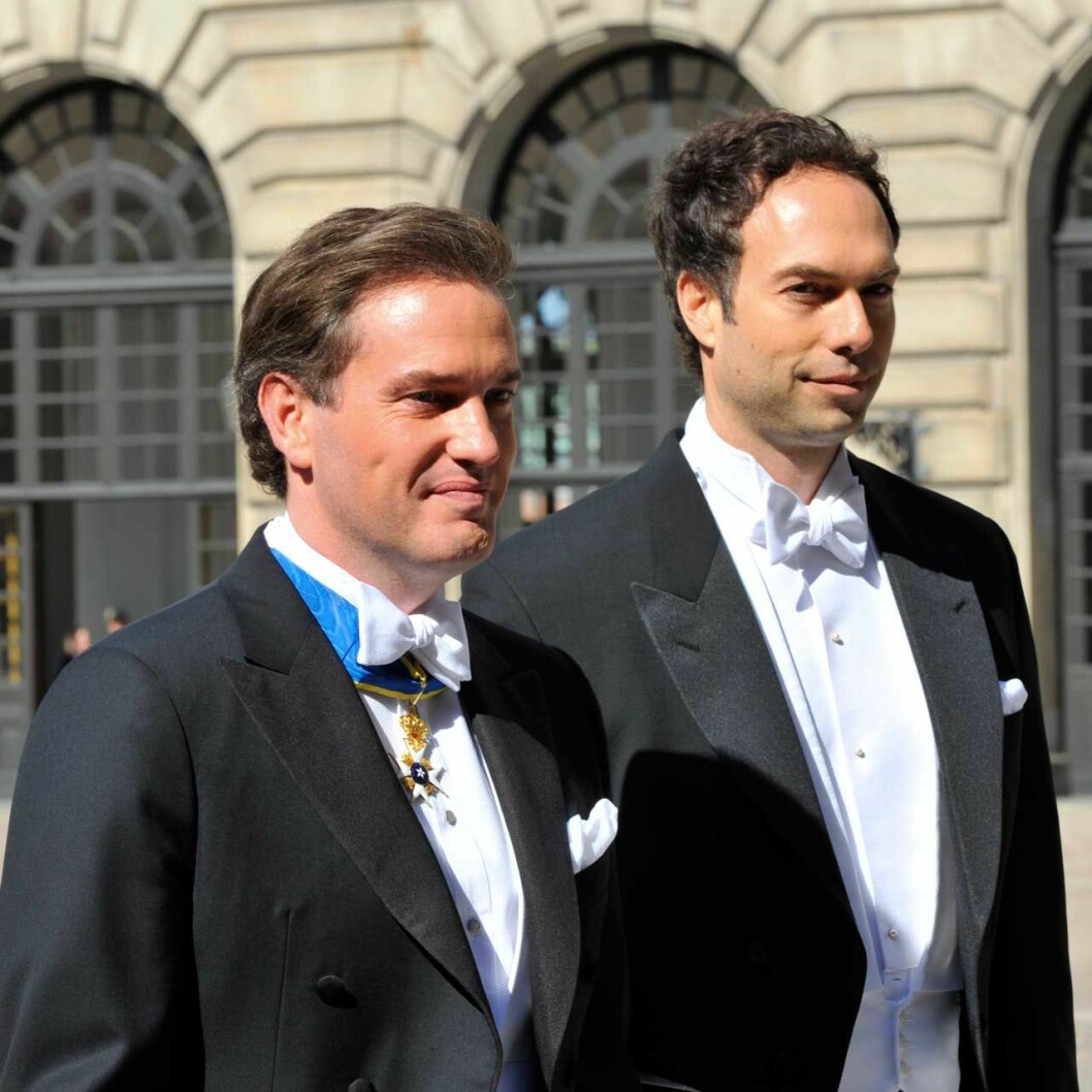 Chris O’Neill med sin bestman Cedric Notz, strax innan han sa ja till prinsessan Madeleine inför hela svenska folket. Chris O'Neill tillsammans med sin bestman Cedric Notz, strax innan han sa ja till prinsessan Madeleine i Slottskyrkan den 8 juni 2013.