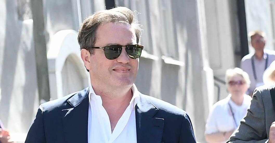 Solbrillor har han också förstås! Chris O’Neill i solglasögon.