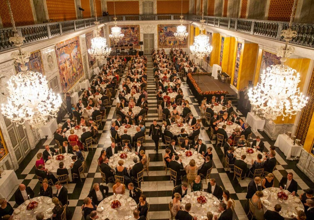 Dukat i Riddarsalen vid galamiddagen på Christiansborg Slot i Köpenhamn.