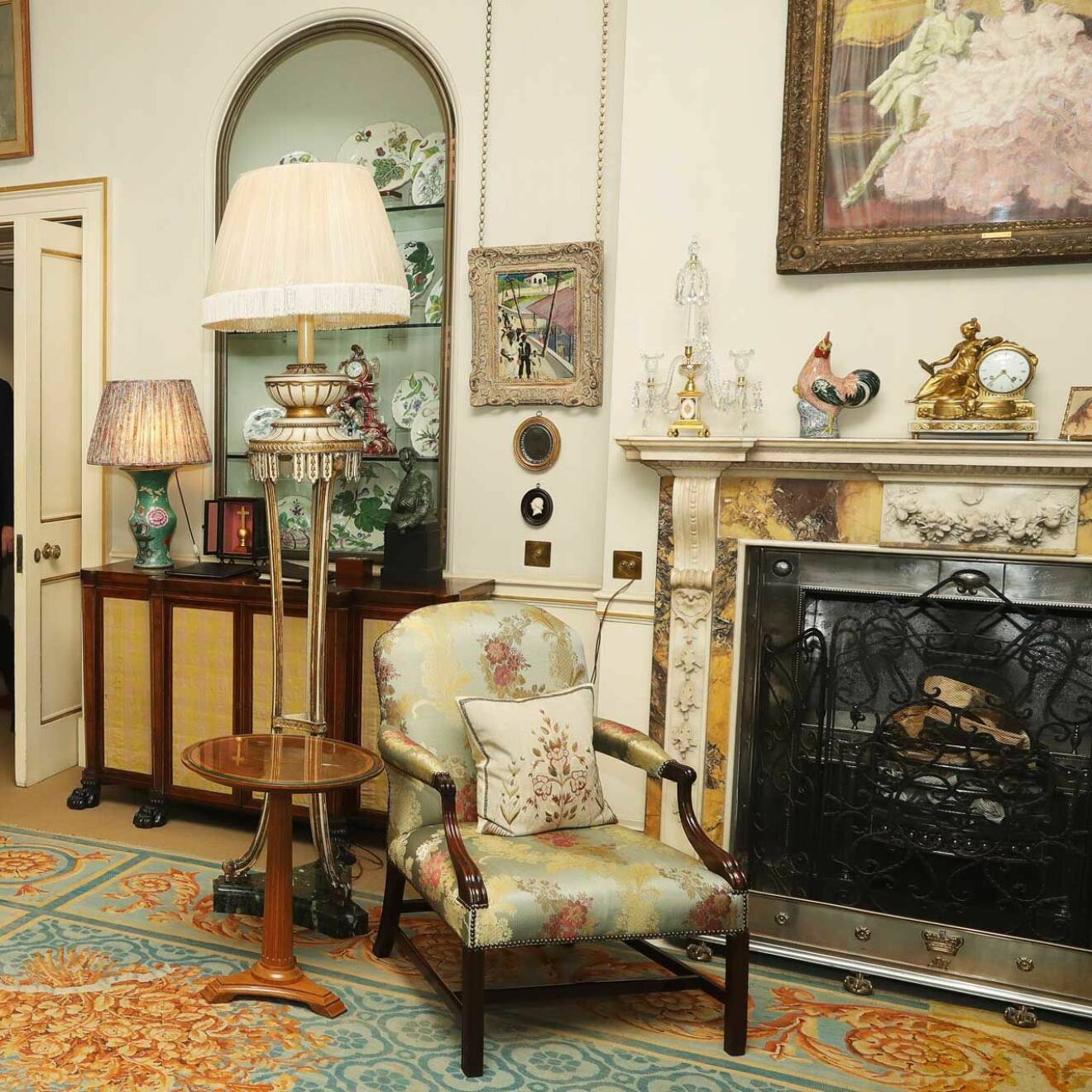 En del av vardagsrummet hemma hos prins Charles och Camilla i Clarence House.