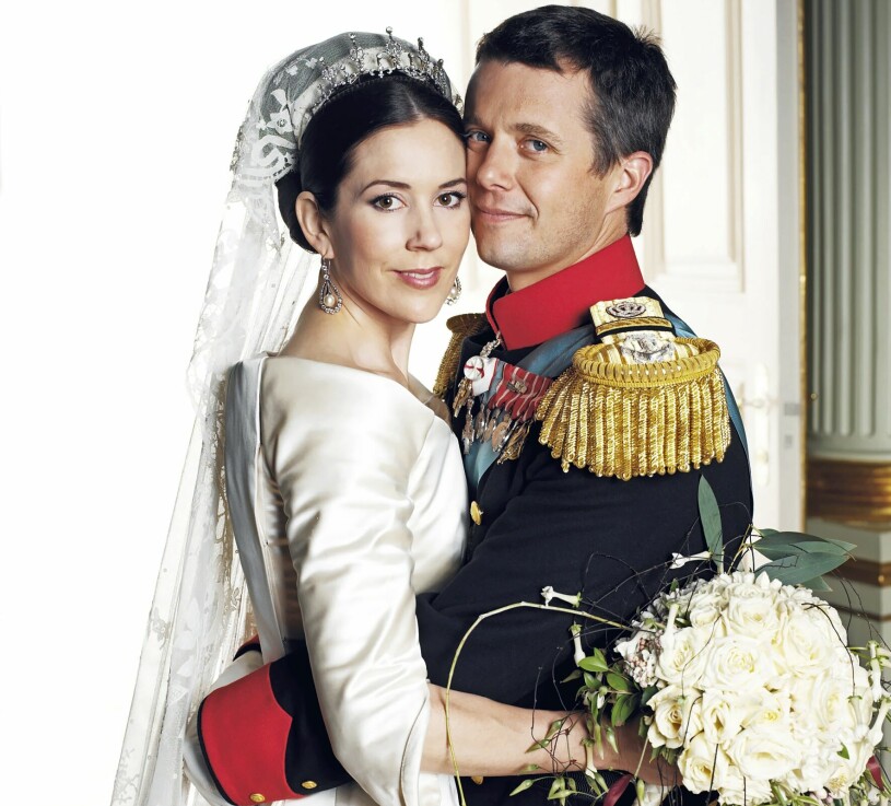 Kronprins Frederik grät öppet vid altaret när han fick se sin brud.