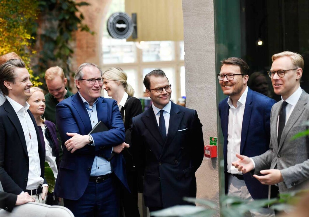 Prinsarna med Norrskens grundare (tillika Klarna-grundaren) Niklas Adalberth längst till vänster och Norrskens vd Erik Engellau-Nilsson längst till höger. Deras stiftelse är icke-vinstdrivande och stöttar företag som bedöms kunna ha en positiv inverkan på samhället. Prinsarna med Norrskens grundare (tillika Klarna-grundaren) Niklas Adalberth och Norrskens vd Erik Engellau-Nilsson.