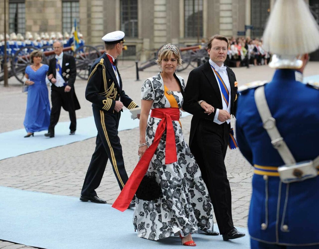 Prins Constantijn är gift med prinsessan Laurentien och de har barnen Elouise, 17, Claus-Casimir, 15, och Leonore, 12. Här är de på en bild från Victorias och Daniels bröllop 2010. Prins Constantijn och är gift med prinsessan Laurentien, 53, och de har barnen Elouise, 17, Claus-Casimir, 15, och Leonore, 12. Här är de på Victorias och Daniels bröllop 2010.